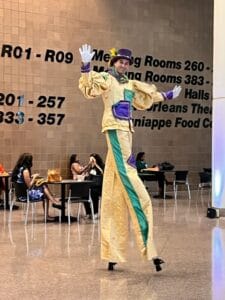 clown on stilts at shrm conference for benefits managers